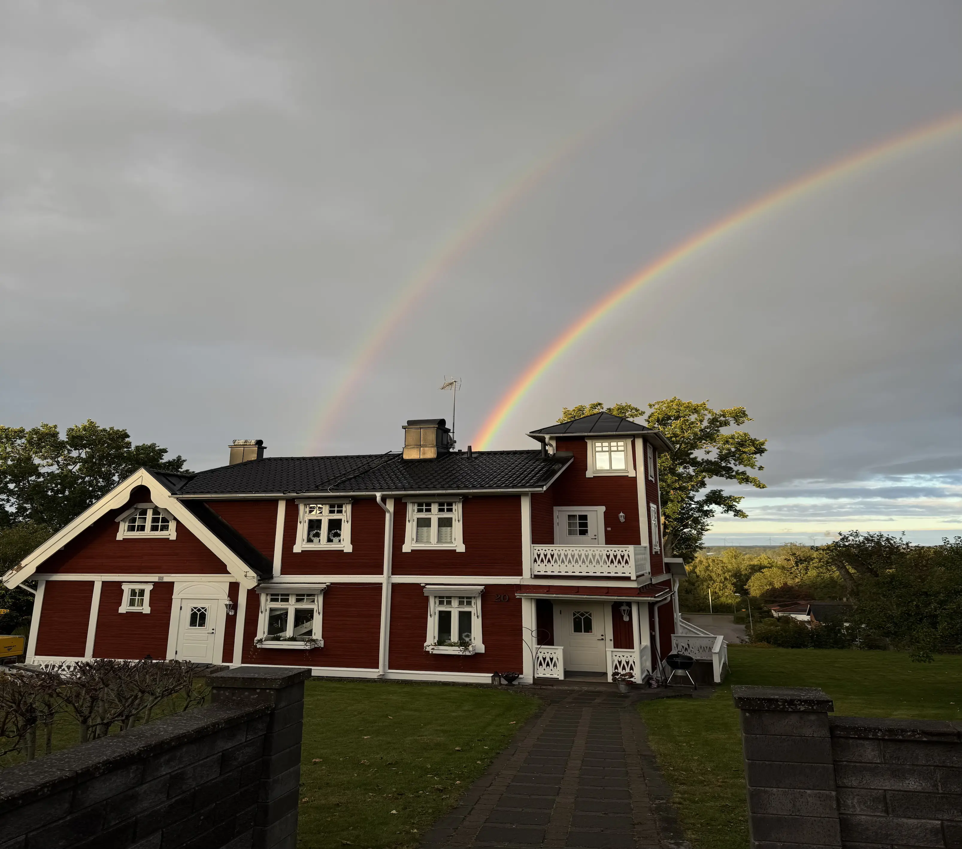 Utvändig målning Ljungby - Fasadmålning och fönsterrenovering
